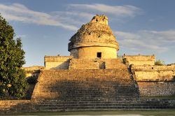 L'Osservatorio di Chichen Itza, il celebre sito archeologico Maya, nella penisola dello Yucatan in Messico - © ventdusud / Shutterstock.com