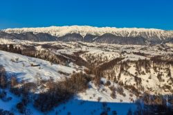 Paesaggio invernale nella regione di Bran, nei Carpazi, in Romania  - © Porojnicu Stelian / Shutterstock.com