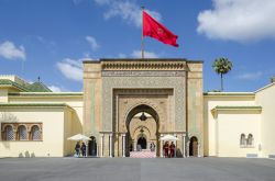 Palazzo Reale: il Dar al-Mahkzen è la sede del governo di Rabat; fu costruito nel 1864 sulle rovine del precedente palazzo. Nonostante il Re Mohammed VI non viva al suo interno, non è ...