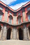 Palazzo Reale di Capodimonte in Napoli: da non confondere con il Palazzo Reale di zona Plebiscito, questa reggia si trova nella parte nord di Napoli. Oggi è un importante museo  d'arte ...