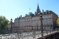 Palazzo Rohan a Strasburgo, Francia - Costruito fra il 1728  e il 1741 dall'architetto Robert de Cotte per il vescovo Armand de Rohan-Soubise in sostituzione del precedente palazzo ...