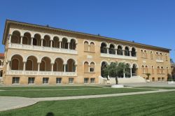 Il Palazzo Arcivescovile di Nicosia, la capitale di Cipro - © anasztazia / Shutterstock.com