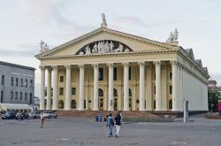 Il Palazzo dei Sindacati di Minsk, Bielorussia, si trova in Piazza Ottobre, dove fu inaugurato nel 1956 e continua a proporre ogni anno circa 700 eventi culturali di vario genere. Progettato ...