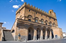 Il palazzo del Popolo a Orvieto, in Umbria - © Mi.Ti. / shutterstock.com