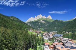 Panorama di Alba di Canazei, la bella località ...