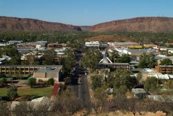 Panorama di Alice Springs - La città più importante del deserto australinao, si trova a circa metà strada della Stuart Highway - © fritz16 / Shutterstock.com