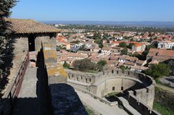 Panorama di Carcassonne visto dal Castello: in secondo piano la cosiddetta Bastide Saint Louis - © Philip Lange / Shutterstock.com