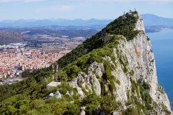 Panorama di Gibilterra, sullo sfondo le coste dell'Andalusia in Spagna - © Artur Bogacki / Shutterstock.com