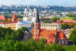 Il panorama di Kaunas visto dalla collina Aleksotas. ...