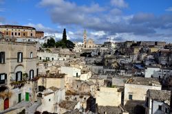 Panorama dei Sassi di Matera: in foto ammirariamo il duomo e il Sasso Barisano