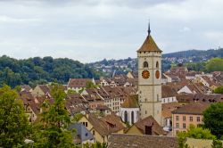 Panorama del centro di Schaffhausen dominato dal campanile della chiesa di San Giovanni - © Bildagentur Zoonar GmbH / Shutterstock.com