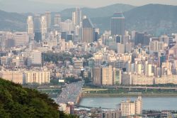 Panorama di Seul. Seoul è la capitale della Korea del Sud - © MountainDeaw / Shutterstock.com