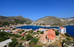 La baia di Megisti a Kastellorizo - Su quest'isola dove ci si sposta solo a piedi, i ritmi lenti della quiete isolana e i panorami di una natura ancora selvaggia e incontaminata ne fanno ...