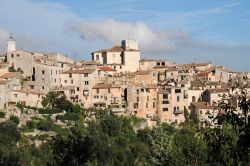 Panorama del borgo di Tourrettes sur Loup, Francia ...