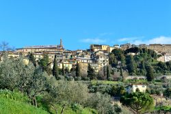 Il borgo antico di Cortona  - Secondo la leggenda a fondare la città di Cortona sarebbe stato Cam, figlio di Noè. Realtà o semplice invenzione, questo borgo medievale, ...