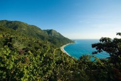 Panorama della costa intorno a Barahona la meta delle vacanze nel sud-ovest della Repubblica Dominicana - © Dominican Repubblic Ministry of Tourism