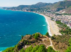 Il panorama delle coste sud della Turchia. ripreso dall'alto della fortezza Kusulesi di Alanya - © Romas_Photo / Shutterstock.com