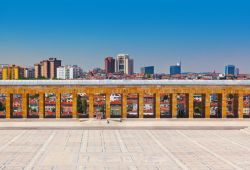 Panorama dalla terrazza del Mausoleo Ataturk ad Ankara. Il cosiddetto Anit Kabir riceve ogni anno migliaia di visitatori, ma anche tantissimi cittadini turschi che vengono ad omaggiare l'amatissimo ...