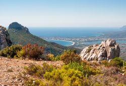 Panorama di Arbatax dalle montagne dell'Ogliastra (Sardegna) - © marmo81 / Shutterstock.com