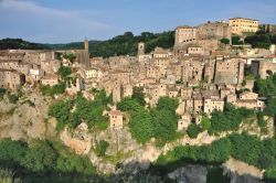 Il Panorama di Sorano fotografato dal belvedere di San Rocco sulla strada per Sovana