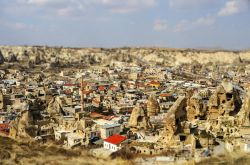 Panorama particolare di Goreme in Cappadocia, la magica regione della Turchia - © David Good / Shutterstock.com