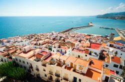 Panorama della penisola di Peniscola in Spagna - © Alexander Tihonov / Shutterstock.com