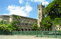 Il neogotico Parlamento di Barbados si trova a Bridgetown, in National Heroes Square - © Attila JANDI / Shutterstock.com 