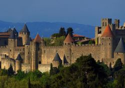 Carcassonne è un borgo medievale della ...