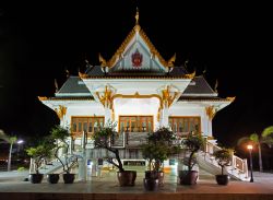 I templi buddisti sono il simbolo di Phuket (Thailandia) ...