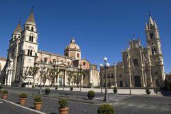 La piazza del Duomo di Acireale (Sicilia) - © luigi nifosi / Shutterstock.com