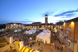 Piazza Garibaldi durante la Festa Artusiana di giugno a Forlimpopoli - © www.festartusiana.it