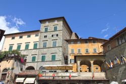 Piazza della Repubblica, Cortona  - Su quella che rappresenta una delle grandi piazze storiche del borgo di Cortona si affacciano il Palazzo Comunale del XIII° secolo, la piccola piazza ...