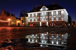 Piazza Unirii ed il prospetto principale del Palazzo Episcopale a Timisoara, in Romania  - © Mihai-Bogdan Lazar / Shutterstock.com 
