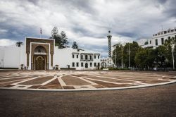 Piazza nel centro di Tetouan, una delle medine più visitate del nord del Marocco - © Anilah / Shutterstock.com