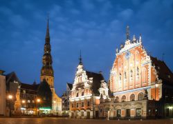 Piazza centrale nella cosidetta "Riga Vecchia", il cuore della capitale della Lettonia - © Konstantin Yolshin / Shutterstock.com