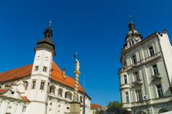 Scorcio sulla piazza nel centro di Maribor, Slovenia - A testimoniare la fiorente storia della città slovena è da sempre la ricca architettura che si riflette sulle facciate di ...