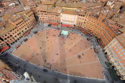 Veduta aerea di Piazza del Campo, la più ...