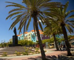 Piazza principale di Willemstad (Curacao) - © Christian Offenberg / Shutterstock.com