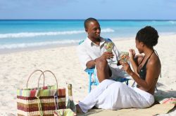 Pic Nic su di una paradisiaca spiaggia tropicale di  Barbados - Fonte: Barbados Tourism Authority
