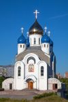 A Minsk, nel cuore della Bielorussia, capita spesso di incontrare chiese ortodosse come questa: piccola e graziosa, bianca con i classici campanili culminanti "a cipolla", crea un ...