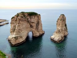 Pigeon Rock, Corniche 27 a Beirut, la capitale del Libano - Foto di Monia Savioli