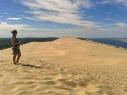 La duna di Pilat nel bacino di Arcachon in Aquitania, Francia, non distante da Bordeaux. E' la duna più alta d'Europa e si trova nel Comune di La Teste-de-Buch: 500 metri di larghezza ...