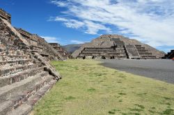 La piramide della Luna a Teotihuacan in Messico - © ChameleonsEye / Shutterstock.com