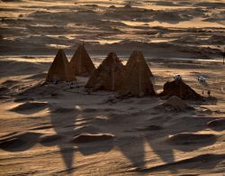 Piramidi Karima al tramonto viste dal Gebel Barkal Sudan