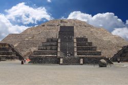 Piramide a Teotihuacan: siamo nel distretto Federale di città del Messico - © tipograffias / Shutterstock.com