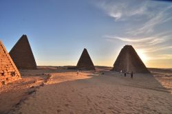 Piramidi al tramonto Jebel Barkal Karima Sudan