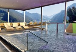 La piscina dell'Hotel Albion in Val Gardena, Ortisei (Trentino Alto Adige).
