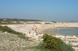 La Plage Estanie si trova lungo la costa della Provenza nei pressi di Martigues in Francia - Cortesia foto, www.ville-martigues.fr/