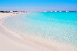 All'estremità settentrionale di Formentera - Baleari, Spagna - la Playa Illetas occupa una fetta della penisola del Trucador. Mare caraibico e sabbia bianca non sono una rarità ...