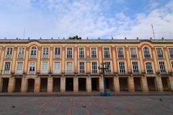 Il Palacio Lievano è la sede municipale di Bogotà e si affaccia sul lato occidentale di Plaza Bolivar, nello storico quartiere della Candelaria. L'edificio in stile neoclassico, ...